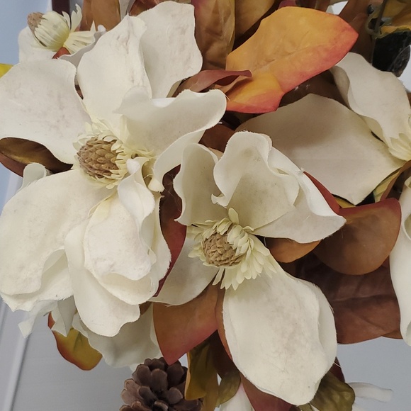 Floral Arrangement - Picture 3 of 4